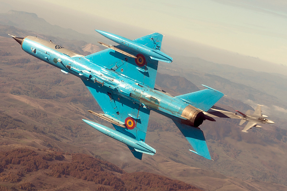 Những chiếc MiG-21 được sử dụng cho tới ngày nay có nhiều điểm khác biệt so với phiên bản năm 1959. Được trang bị nhiều vũ khí hiện đại, phức tạp hơn như tên lửa R-60 AAM, Magic 2 và Python III, cùng với các nâng cấp về thiết bị điện tử giúp cải thiện radar và thông tin liên lạc. Điều này khiến MiG-21 vẫn rất đáng sợ khi đối đầu với các máy bay hiện đại.