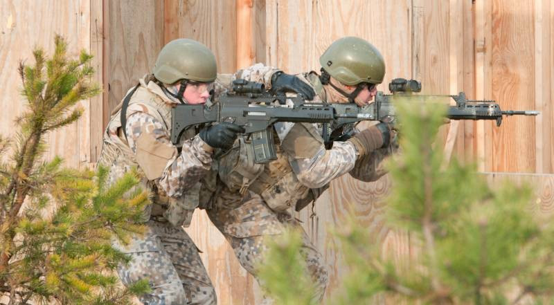 Một số thành viên mới đã tìm cách trang bị lại cho bộ binh, phù hợp với các tiêu chuẩn của NATO. Tuy nhiên, ở các lực lượng khác, tình hình khó khăn hơn. Trên thực tế, hầu hết các quốc gia này vẫn vận hành các loại xe bọc thép của Liên Xô và không có khả năng thay thế chúng.