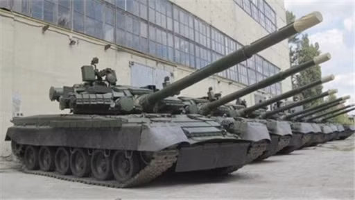 Ba Lan vẫn là nhà khai thác xe tăng Liên Xô lớn nhất, hiện có tới 130 xe tăng T-72A và T-72M1 và 250 chiếc đã được chuyển vào kho lưu trữ. Quân đội Bulgaria cũng giữ lại 90 phiên bản xe tăng chủ lực (MBT) của T-72M/M2. Hungary tiếp tục vận hành 44 MBT loại T-72M1. Bắc Macedonia vận hành 31 xe tăng T-72A...