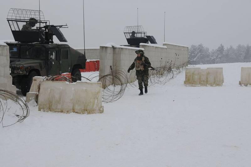 Tiếp tục vận hành vũ khí và thiết bị cũ, các thành viên NATO mới phải đối mặt với nhiều vấn đề nghiêm trọng. Trước hết, đó là sự tương thích không hoàn toàn với vũ khí của các nước còn lại trong NATO. Ví dụ, súng của xe tăng và xe chiến đấu bộ binh do Liên Xô và NATO sản xuất sử dụng các loại đạn khác nhau.