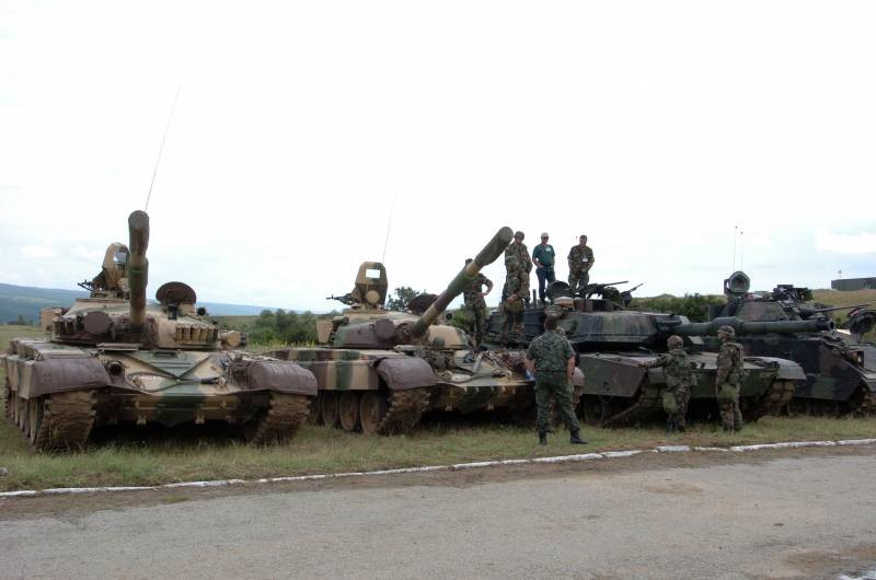 Các thiết bị và vũ khí do Liên Xô sản xuất đã có tuổi đời đáng kể và cần được bảo dưỡng và tân trang thường xuyên. Tuy nhiên, các thiết bị phụ tùng lại không đáp ứng được yêu cầu, các sản phẩm này chỉ có thể được mua từ Nga và NATO coi đây là mối đe dọa an ninh tiềm tàng. 