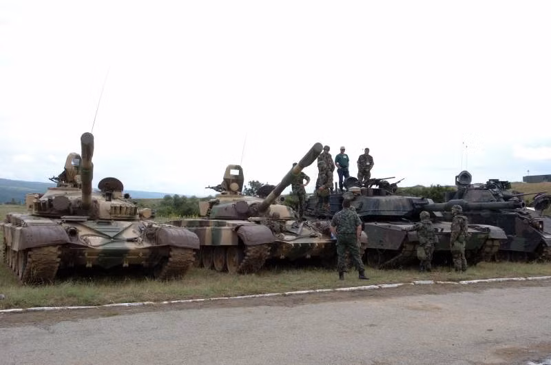 Các thiết bị và vũ khí do Liên Xô sản xuất đã có tuổi đời đáng kể và cần được bảo dưỡng và tân trang thường xuyên. Tuy nhiên, các thiết bị phụ tùng lại không đáp ứng được yêu cầu, các sản phẩm này chỉ có thể được mua từ Nga và NATO coi đây là mối đe dọa an ninh tiềm tàng. 