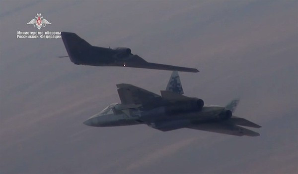 Tuy nhiên, các chuyên gia vẫn có những ý kiến khác nhau về khả năng UAV của Nga. Có quan điểm cho rằng máy bay không người lái của Nga đã cho thấy những tiến bộ đáng kể. Nhưng cũng có quan điểm cho rằng dù Nga đã nỗ lực hết sức, thì Mỹ vẫn vượt xa Nga trong lĩnh vực UAV.