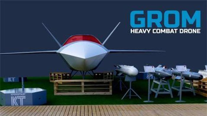 UAV Grom cũng sẽ chiến đấu cùng với Su-57 và Su-35, và dự kiến sẽ thực hiện các nhiệm vụ trinh sát hỗ trợ và nhiệm vụ tấn công bằng tên lửa, sau khi nhận được lệnh từ các máy bay chiến đấu có người lái. Điều thú vị là UAV Grom và UAV XQ-58 của Mỹ có những điểm tương đồng về ngoại hình.
