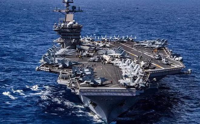 Sức chứa máy bay của tàu sân bay Liêu Ninh chỉ mang được tối đa 40 máy bay và tàu Sơn Đông là 44 chiếc. Trong khi đó số lượng tiêm kích hạm trên tàu sân bay Mỹ mang theo có thể tới 75 chiếc, do vậy hàng không mẫu hạm Trung Quốc yếu hơn nhiều.