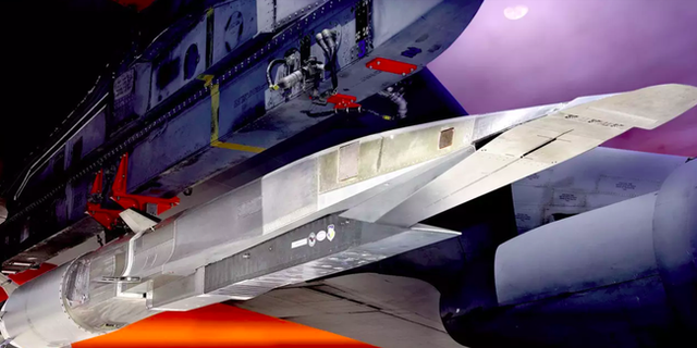 Tất nhiên AGM-183A cũng có thể được sử dụng như một tên lửa chống hạm. Về trọng lượng và kích thước, chắc chắn nó sẽ to và nặng hơn các loại tên lửa chống hạm truyền thống cận âm của Mỹ; tuy nhiên Hải quân Mỹ chưa có những máy bay, có thể mang và phóng được những loại tên lửa này.