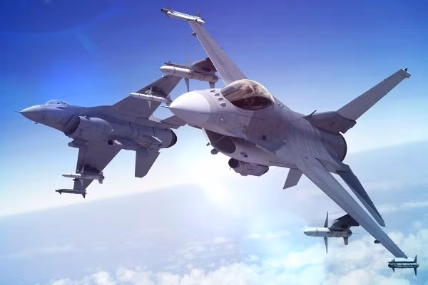 Chương trình nâng cấp phi đội 143 chiếc tiêm kích F-16A/B lên chuẩn F-16V, được gọi là “Phượng Hoàng Trỗi Dậy”, sẽ tốn khoảng 5,3 tỷ USD và sẽ được hoàn thành trong 6 năm tới. Những chiếc F-16V sau khi nâng cấp, đủ sức đối phó với những chiến đấu cơ mạnh nhất của Trung Quốc hiện nay.