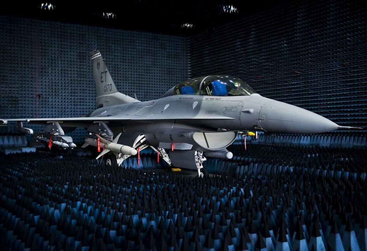 Những chiếc F-16V mua mới của Mỹ, sẽ có yêu cầu bảo dưỡng thấp hơn và sử dụng động cơ cũng như vật liệu mới hơn những chiếc F-16A nâng cấp. Tuổi của các khung máy bay cũ hơn, được cho là nguyên nhân dẫn đến tỷ lệ tai nạn cao.