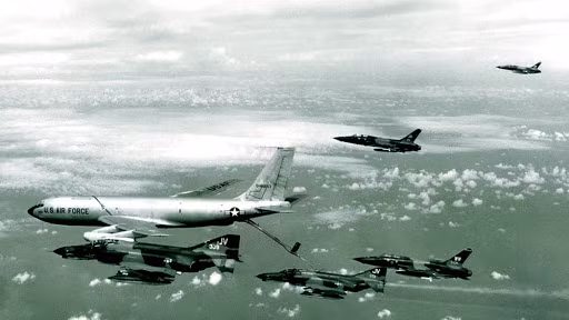 Trong những năm 1965-1966, không quân Mỹ đã dội xuống miền Bắc nước ta một khối lượng bom đạn khổng lồ, tập trung đánh phá dữ dội vào các cơ sở hạ tầng thiết yếu.