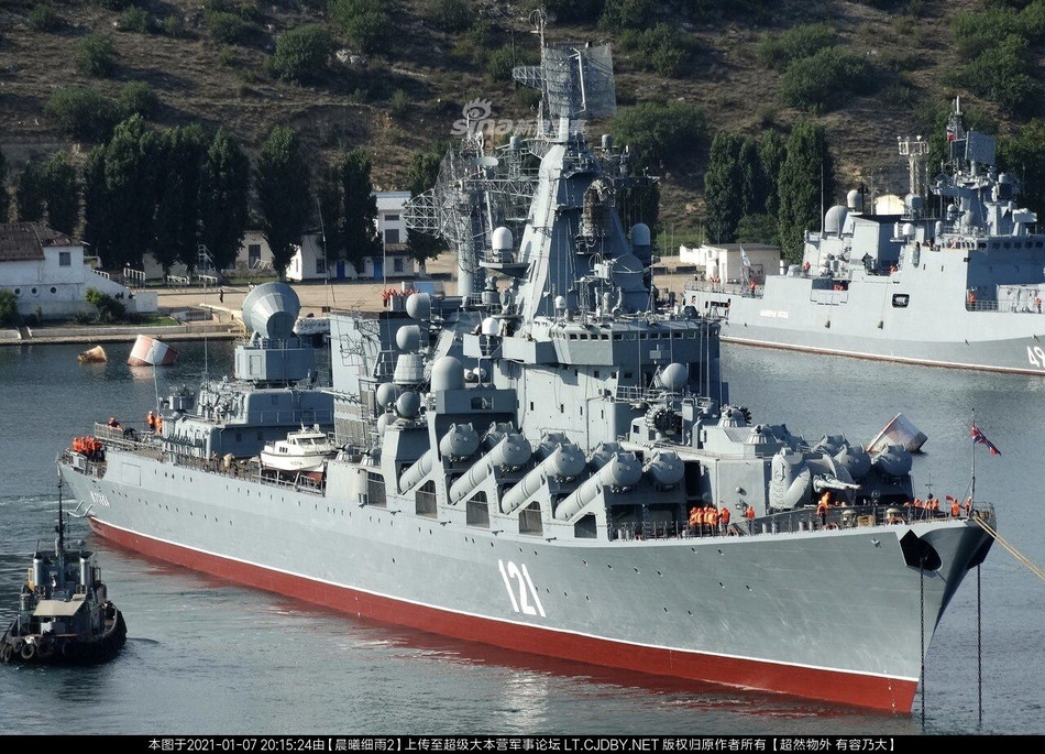 Tuần dương hạm Moskva với tên gọi ban đầu là Slava thuộc đề án 1164 được hạ thủy ngày 27/7/1979 và đi vào phục vụ trong hải quân Liên Xô từ năm 1983. Sau khi Liên Xô tan rã, con tàu tiếp tục phục vụ trong Hải quân Nga và là soái hạm chỉ huy của hạm đội biển Đen. Đến năm 2000 thì nó được đổi tên mới giống như ngày nay.