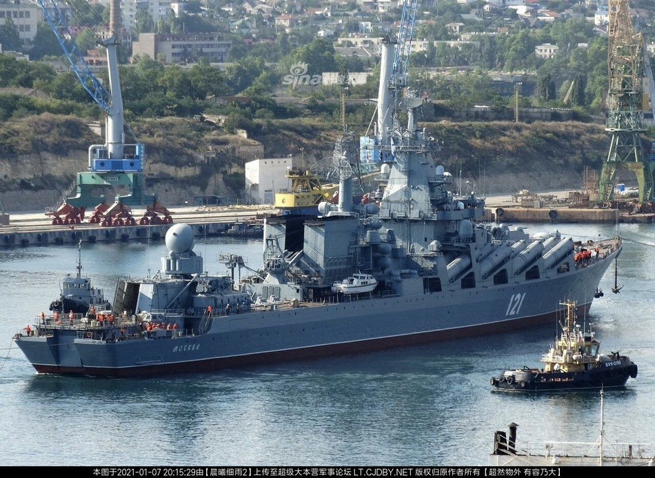 Vũ khí mạnh nhất của tàu là 16 ống phóng tên lửa hành trình chống hạm tốc độ siêu âm P-1000 Vulcan, phiên bản nâng cấp của P-500 Bazalt. Ngoài ra, tàu còn trang bị 64 ống phóng tên lửa phòng không S-300F tầm xa làm ô che đầu cho biên đội tác chiến cùng 40 ống phóng tên lửa phòng không Osa-M tầm ngắn.