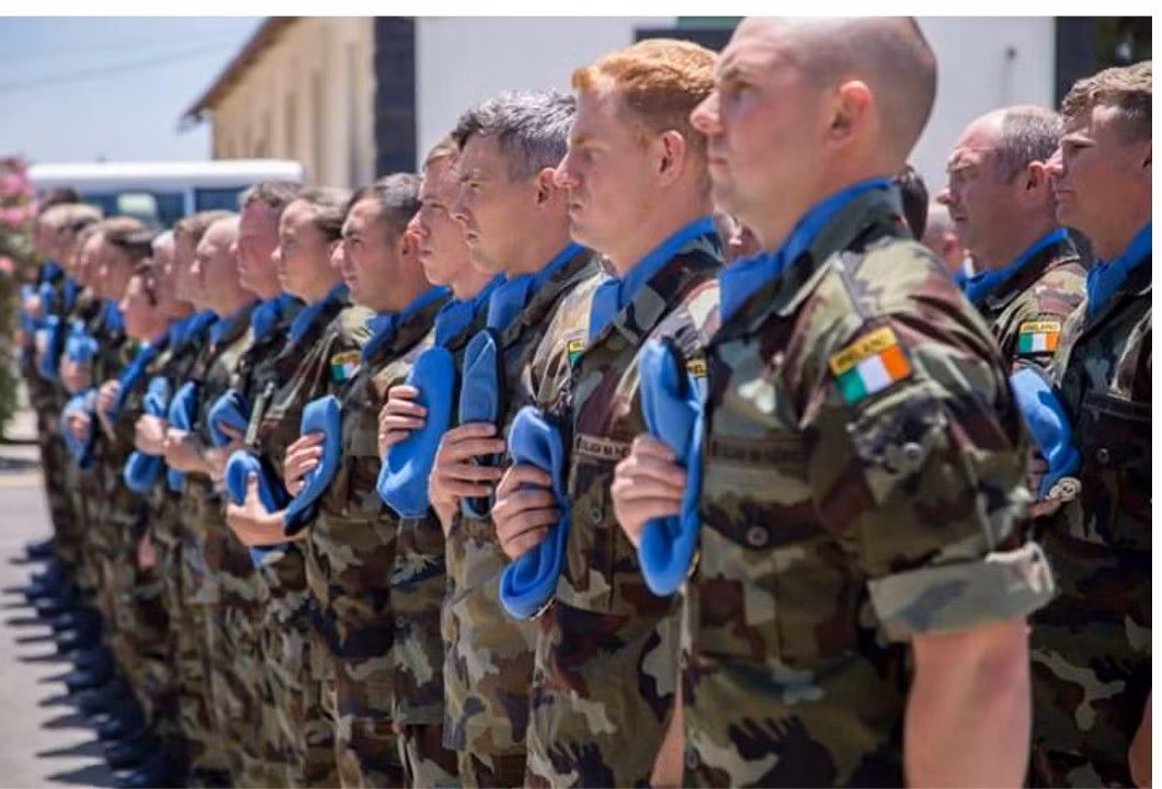 Quân đội Ireland chỉ có thể tham gia tích cực vào các hoạt động gìn giữ hòa bình của Liên hợp quốc. Kể từ năm 1958, Ireland đã tham gia và đang tham gia các chiến dịch ở Congo (Zaire), Cyprus, bán đảo Sinai, Liban và Syria, Iran và Iraq, Somalia, Eritrea, Liberia, Chad, Đông Timor, Bosnia và Herzegovina và đã mất 86 binh sĩ.