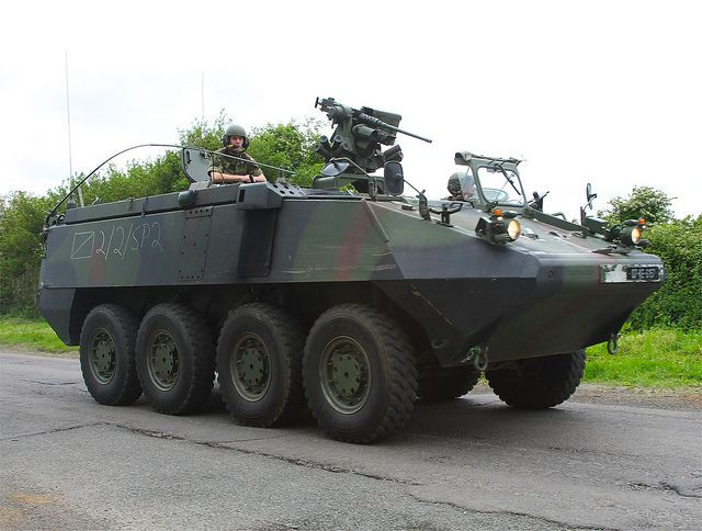 Trong một thời gian dài, xe bọc thép hạng nhẹ của quân đội Ireland có nguồn gốc từ Pháp gồm 52 xe bọc thép AML-60/90 và 60 chiếc M3. Hiện nay, những chiếc xe này đều đã bị loại bỏ. Vào những năm 1980, Dublin cũng đã nhận 12 xe bọc thép XA-180 của Phần Lan, nhưng 10 xe trong số đó thuộc về Liên hợp quốc và được sử dụng trong các hoạt động gìn giữ hòa bình.