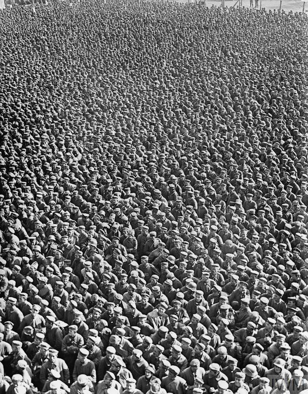 Trong 4 năm chiến tranh, 607 sư đoàn quân Đức đã bị tiêu diệt trên mặt trận Xô-Đức. Đội quân của Hitler đã mất hơn 8,5 triệu người và tổng thiệt hại vượt quá 10 triệu binh lính và sĩ quan. Đồng thời, các nước còn lại trong liên minh chống Hitler chỉ đánh bại 176 sư đoàn Đức.