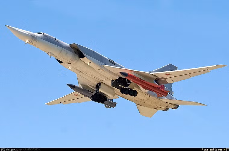 Máy bay Tu-22M3M được hiện đại hóa, sẽ trở thành phương tiện phóng tên lửa Kh-32 tiêu chuẩn; hiện hai nguyên mẫu đang được bay thử nghiệm. Khi toàn bộ số Tu-22M3 được hiện đại hóa lên chuẩn Tu-22M3M, sẽ nâng cao khả năng chống hạm của Hải quân Nga.