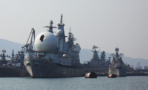 Vào mùa hè năm 1990, một vụ hỏa hoạn đã xảy ra trên tàu Ural, làm phần lớn của con tàu đã bị hư hại. Tình trạng con tàu càng trở lên bi đát hơn vào mùa thu năm 1991, một cơn bão cực mạnh đã lôi con tàu Ural vừa bị hỏa hoạn khỏi dây neo và cuốn con tàu ra biển, suýt lao thẳng con tàu vào một đảo đá.