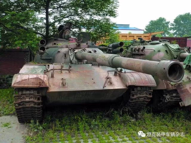 Giảm trọng lượng và kích thước, với một động cơ mạnh hơn yêu cầu ít nhiên liệu hơn. Cải tiến vật liệu cho áo giáp với số lượng áo giáp “hợp lý”. Cải thiện khả năng bảo vệ chống lại các loại đạn Chống tăng nổ cao (HEAT). Bảo vệ hóa chất sinh học hạt nhân (NBC). Cải thiện độ tin cậy, giảm bảo trì, dễ vận hành hơn.