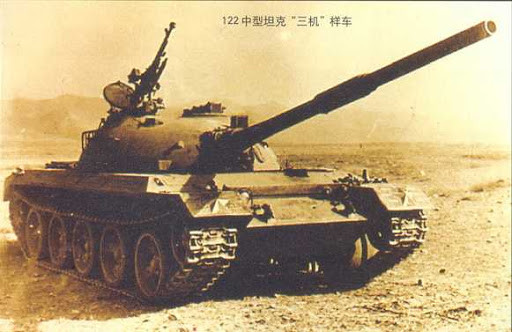 Pháo nặng 2563 kg, dài 5750 mm, tốc độ bắn từ 3 đến 4 viên/phút. Nó có thể hạ thấp 6 độ và nâng lên 18 độ. Xe tăng có một súng máy đồng trục 7,62mm với 3000 viên đạn. Xe có hai súng máy 12,7mm trên tháp pháo với 500 viên đạn. Bốn tên lửa ATGM được cố định bên hông tháp pháo.