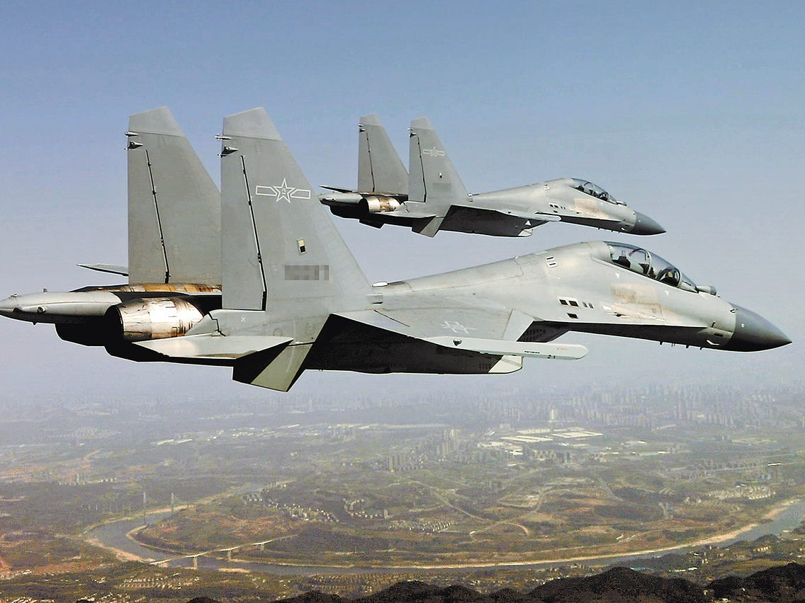 Những máy bay chiến đấu thế hệ 4++ và các máy bay chiến đấu tàng hình thế hệ 5 J-20, thường được PLA ưu tiên triển khai ở Chiến khu Đông và Nam; sẵn sàng đối mặt với Không quân Nhật Bản, Đài Loan, không quân Mỹ đóng tại Nhật Bản, đảo Guam và trên Biển Đông.