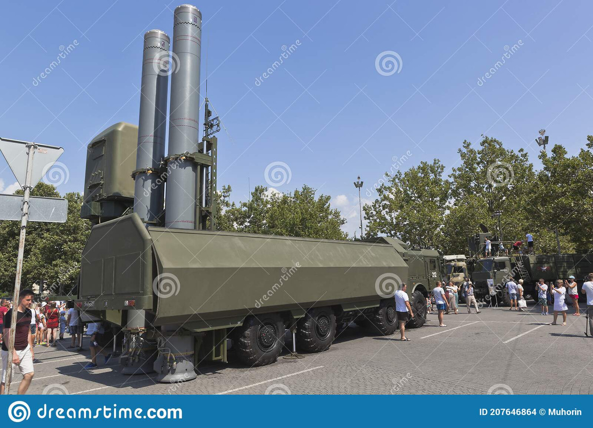 Bán đảo Crimea từ khi trở về với Nga, đã được tăng cường thêm hệ thống tên lửa bờ biển Bastion (với tên lửa siêu thanh Onyx hoặc Yakhont), có tầm tiêu diệt mục tiêu lên tới 300 km. Một tên lửa loại này, có khả năng bắn chìm một tàu khu trục nhỏ, phá tàu thành nhiều mảnh.