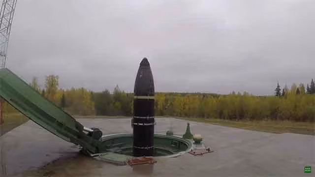 Các chuyên gia cho rằng, tên lửa RS-24 Yars với các phiên bản di động sẽ khó bị phát hiện, theo dõi và nhắm mục tiêu hơn, do đó nó có khả năng hoạt động tốt hơn so với các phiên bản phóng trong hầm phóng.