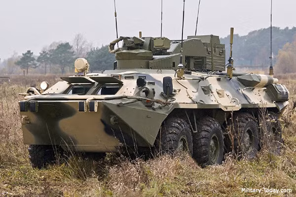 Trong cuộc tập trận của Quân đội Nga, ngoài tên lửa xuyên lục địa Yars, còn có xe chống mìn Taifun-M, xe tiêu độc ARS-14 KM và phương tiện rà phá bom mìn từ xa Listva, đã được đưa vào danh sách thử nghiệm.