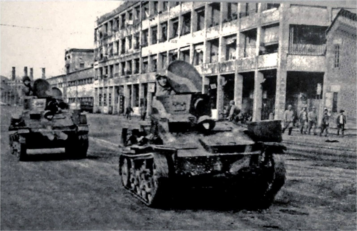 Về phía quân Anh, do không có hỏa lực hỗ trợ trên không, không có hỏa lực xe tăng và vũ khí chống tăng, người Anh cố gắng đứng vững, rồi để bị quân Nhật lấn lướt và vây bắt. Người Anh thực sự tỏ ra lúng túng, trước chiến thuật “thọc sâu” của quân Nhật vào các trận địa pháo hay sở chỉ huy; chiến thuật này cũng đã có hiệu quả với người Mỹ trong một thời gian.