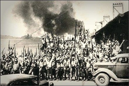 Bài học từ thất bại của “Pháo đài Singapore” là gì? Người Anh không chỉ có quân đội được huấn luyện tồi, chỉ huy yếu kém, sự chuẩn bị cẩu thả và việc “bỏ rơi” của chính phủ Anh; mà người Anh còn là nạn nhân của sự coi thường đối phương, vì họ không thể nghĩ rằng, một đội quân châu Á có thể lái xe tăng “xuyên rừng rậm”.