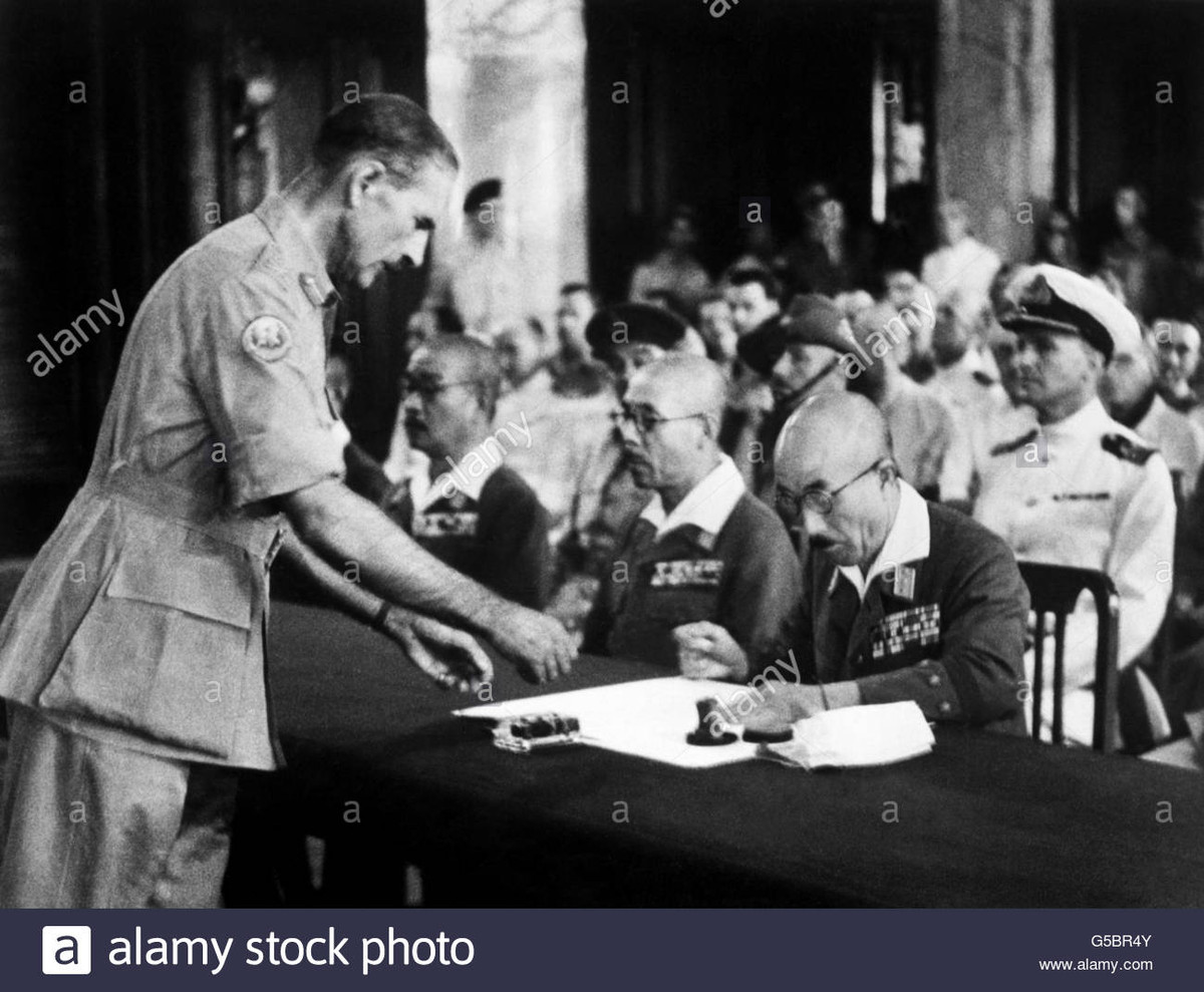 Vào ngày 15/2/1942, Trung tướng Arthur Percival, chỉ huy quân đội Anh tại Singapore, đã gặp Tướng Yamashita để ký một bản đầu hàng vô điều kiện. Hơn tám vạn quân Anh đã bị bắt làm tù binh, trong đó nhiều người đã chết trong các trại tù binh Nhật Bản, hoặc chết khi làm việc cưỡng bức, trên tuyến đường sắt khét tiếng Miến Điện - Thái Lan.