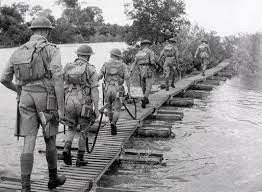 Theo tính toán của người Anh, địa hình hiểm trở là một đồng minh, với việc Bán đảo Mã Lai được bao bọc bởi rừng rậm, đầm lầy và sông ngòi, họ tự tin rằng, một cuộc tấn công của Nhật Bản vào Singapore sẽ không thể từ hướng bắc, qua lãnh thổ Thái Lan.