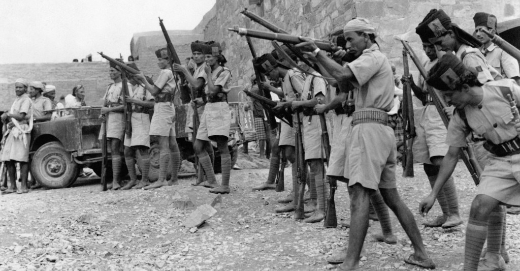 Một cuộc cách mạng sau đó kéo theo cuộc xâm lược quân sự của Ai Cập kéo dài tới năm 1967, kết thúc bằng việc Bắc Yemen trở thành 1 nước Cộng hòa, nhưng nền tảng xã hội Arab và Hồi giáo vẫn duy trì.