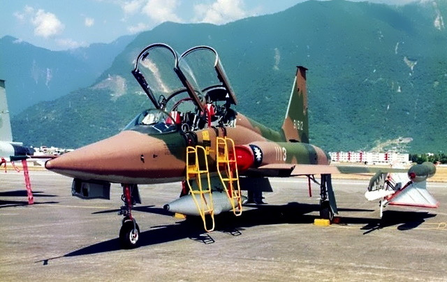 Vào tháng 3/1979 tùy viên quân sự của Arab Saudi chơi golf với tướng lĩnh đảo Đài Loan và hỏi rằng: nếu Arab Saudi có chiến tranh thì Đài Loan có giúp không? Nghĩ rằng Arab Saudi trước nay ít tham chiến trực tiếp nên các quan chức Đài Loan có vẻ gật đầu xã giao.