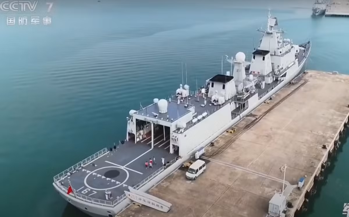 Không dừng lại ở đó, vừa qua Trung Quốc đã tiến hành hiện đại hóa tàu khu trục cũ Type 051B Thâm Quyến, bằng cách bố trí tổng cộng 32 giếng phóng (4 cụm, 1 cụm có 8 VLS); có thể phóng được nhiều loại tên lửa đối không, đối hạm và đối đất.