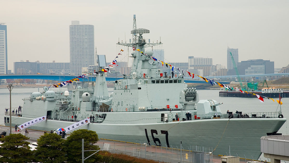 Năm 2017, Thâm Quyến được nâng cấp với 32 giếng phóng tên lửa thẳng đứng; biến nó trở thành tàu khu trục mang tên lửa dẫn đường, có thể đảm nhiệm nhiều nhiệm vụ khác nhau, nhất là khả năng phòng không hạm.