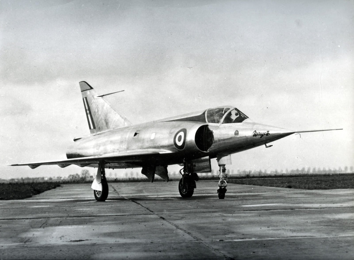 Marcel Dassault là nhà tư bản hàng không của Pháp, gần như một tay ông đã "gánh" ngành hàng không Pháp. Loạt máy bay chiến đấu dòng Mirage có thành tích chói lọi trong một số cuộc chiến tranh Trung Đông; có ưu thế vượt trội so với dòng máy bay MiG do Liên Xô sản xuất, được trang bị rộng rãi ở các nước Ả Rập. Mirage đã viết nên một trang sử quan trong trong không chiến của nhân loại.