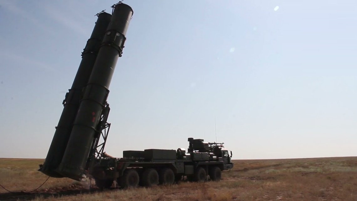 Theo Thứ trưởng Quốc phòng Nga Alexei Krivoruchko, S-500 có thể đi vào hoạt động vào năm 2025. Trung Quốc và Thổ Nhĩ Kỳ đã thể hiện sự quan tâm đến việc mua sắm hệ thống S-500 và giống như S-400, có thể đây là những khách hàng nước ngoài đầu tiên. Nguồn ảnh: Pinterest.