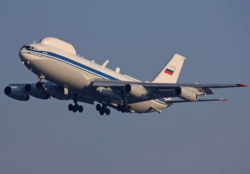 Hãng tin Nga RIA Novosti trích dẫn nguồn tin riêng của họ, trong khu liên hợp công nghiệp - quân sự Nga cho biết: “Lực lượng Hàng không Vũ trụ Nga, sẽ nhận được hai máy bay chỉ huy trên không Il-96VKP. Một chiếc đang trong quá trình sản xuất”.