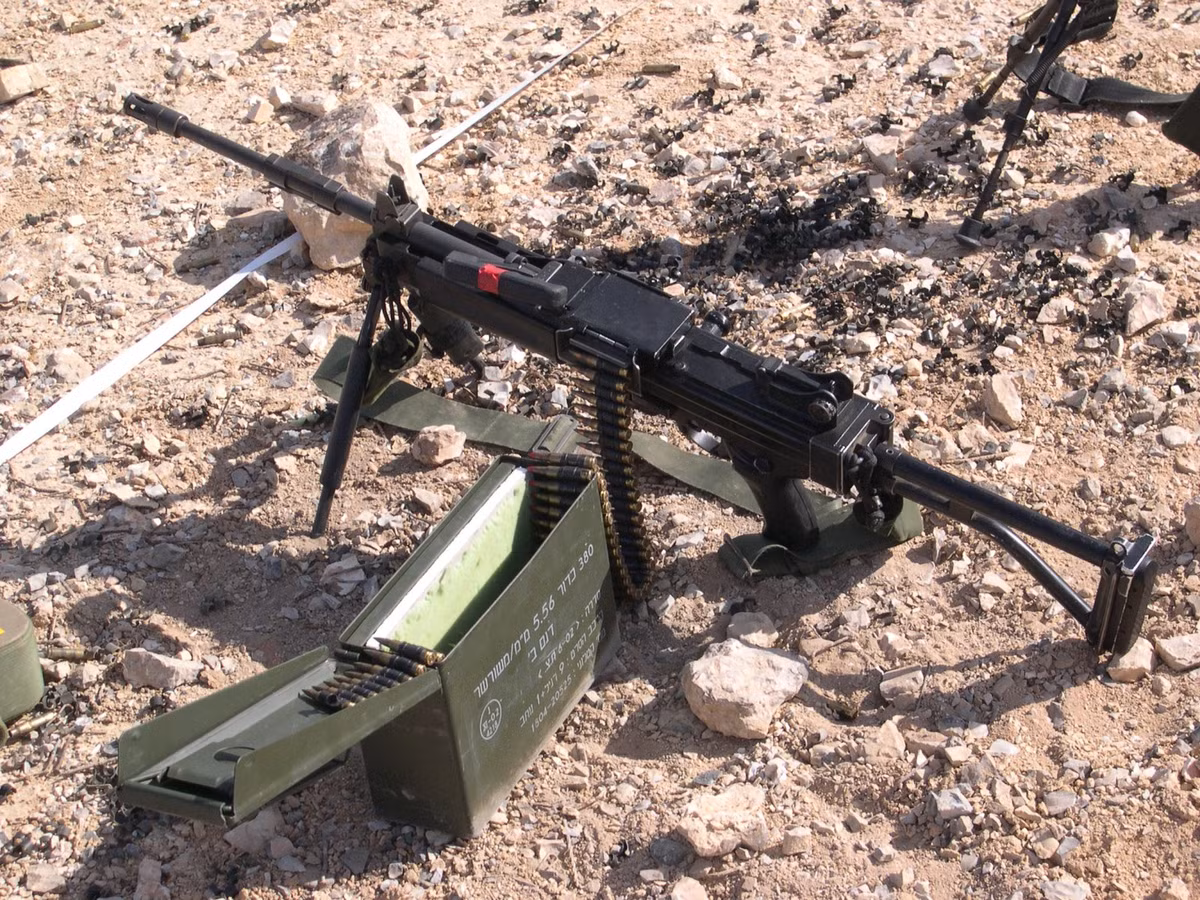 Đầu tháng 2 vừa rồi, tờ India Today đưa tin, Quân đội Ấn Độ đã nhận được 6.000 khẩu súng máy hạng nhẹ Negev mua từ Israel, với giá 7.327 USD/khẩu. Số súng máy này sẽ ưu tiên trang bị cho các đơn vị trên tuyến đầu của biên giới Trung-Ấn. Đây sẽ là mối đe dọa trực tiếp và nghiêm trọng, đối với bộ binh PLA.