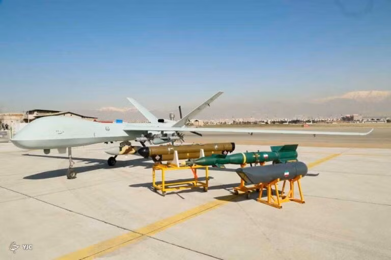 Iran vừa công bố một loại máy bay không người lái chiến đấu mới, mang tên Kaman-22. UAV Kaman-22 được Iran kỳ vọng, sẽ tạo ra một cú hích lớn cho lĩnh vực công nghiệp quốc phòng của Iran.