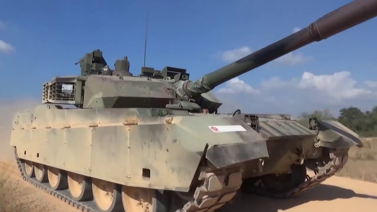 Tuy nhiên, do nhiều vấn đề khiến Ukraine chuyển giao những chiếc T-84 không kịp thời gian. Do đó, Thái Lan đã phải lựa chọn một loại xe tăng hiện đại khác thay thế cho T-84. Một lần nữa, sự xoay trục của chính phủ Thái Lan sau cuộc đảo chính đã dẫn đến việc lựa chọn VT-4 thay vì T-90 và Thái Lan là hợp đồng đầu tiên của VT-4.