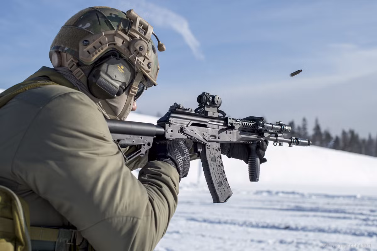 Văn phòng báo chí của Kalashnikov cho biết, thiết kế hiện tại và cũng là thiết kế cuối cùng của AK-12, dựa trên phản hồi từ các cuộc thử nghiệm thực địa, được thực hiện trước ARMY 2020.