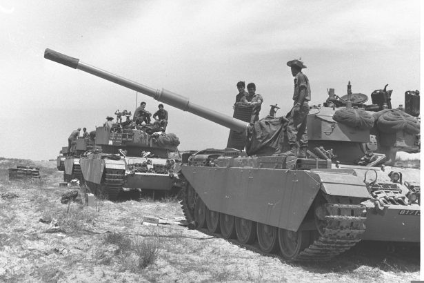 Đến cuộc chiến năm 1956, lực lượng tăng, thiết giáp của Israel đã được cải thiện đáng kể; đến năm 1967, lực lượng tăng, thiết giáp của Israel về cơ bản đã góp phần quan trọng giành chiến thắng trong Chiến tranh 6 ngày, bằng một trận chiến chớp nhoáng qua Bán đảo Sinai và vào Cao nguyên Golan.