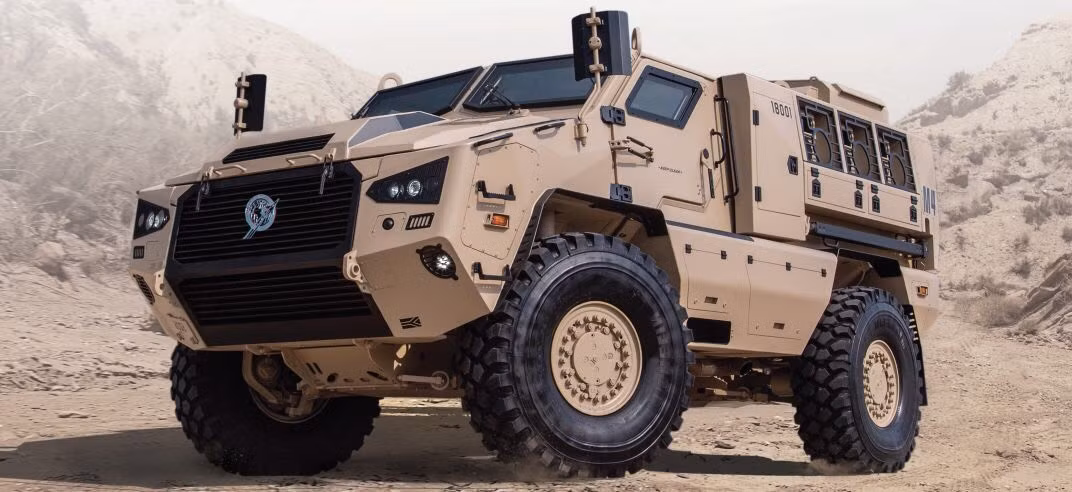 Xe bọc thép có trọng lượng 16 tấn với khả năng chở theo tối đa 8 binh sĩ đầy đủ trang bị, kíp lái 2 người. Sản phẩm ưu tiên về hiệu suất hoạt động và khả năng bảo vệ cho binh sĩ với việc đạt tiêu chuẩn STANAG cấp 4 trên toàn bộ thân xe đồng nghĩa với đó là có thể chống được đạn súng máy hạng nặng 14.5mm bắn từ cự ly 200m. 