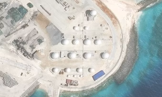 Các hệ thống radar quân sự, mà Trung Quốc đã bố trí trên các đảo chiếm đóng trái phép, có nhiệm vụ phát hiện mục tiêu và dẫn đường chính xác cho máy bay chiến đấu, cũng như tên lửa phòng không, hiện được bố trí trên các đảo và tàu chiến của Trung Quốc, đang hoạt động trên vùng biển này cũng tỏ ra hết sức "mong manh".