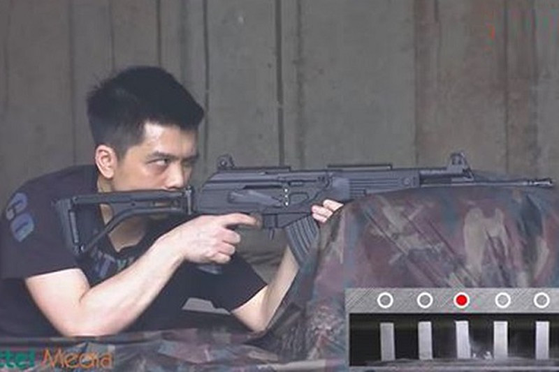 Với năng suất sản xuất hàng chục ngàn khẩu một năm hiện nay của nhà máy Z-111, trong thời gian sớm thì số lượng STV-215/380 được cấp phát và trang bị cho các đơn vị để thay thế AK sẽ được thực hiện quy mô lớn. Ảnh: Tác xạ súng tiểu liên STV-380. Nguồn ảnh: QPVN.