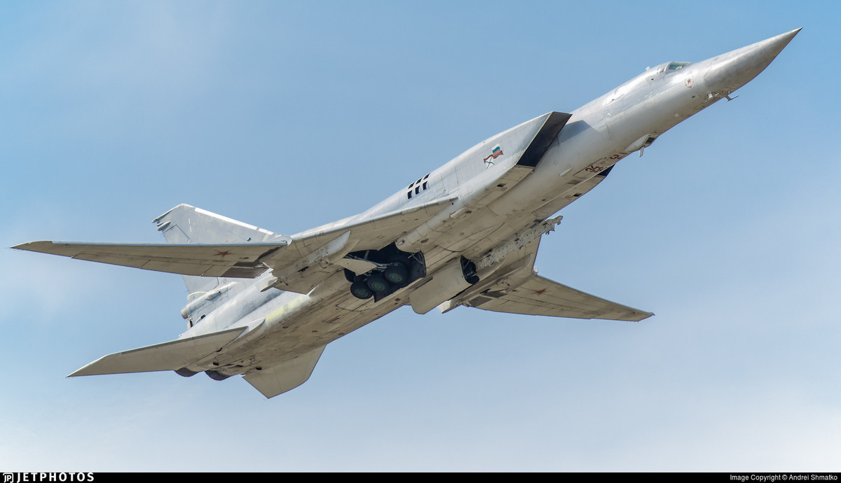 Tu-22M là một trong những máy bay có khả năng cơ động nhất trên thế giới, nó có thể thực hiện các cuộc tấn công hạt nhân chiến lược, nó cũng có khả năng tấn công chiến thuật với cả vũ khí dẫn đường chính xác và bom thường tiêu chuẩn.