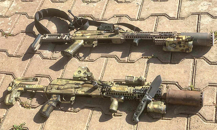 Vào đầu tháng 10/2020, trong một chuyến thăm tới một cuộc thi kín giữa các lực lượng đặc biệt của Cơ quan An ninh Liên bang Nga (FSB) và Bộ Quốc phòng Nga ở Chechnya, các nhà báo Nga đã xem qua một phiên bản độc quyền của dòng AK, được sử dụng cho các lực lượng của lực lượng chống khủng bố của Nga có tên AK "Alfa FSB".