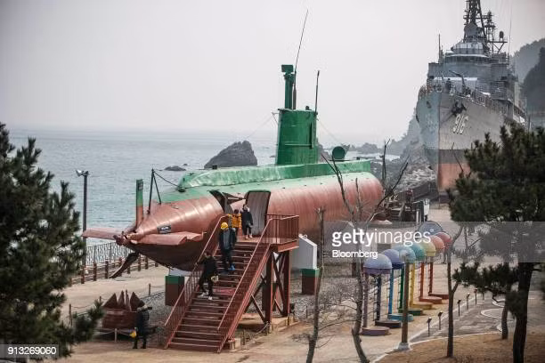 Những tàu ngầm lớp Sang-O thuộc biên chế của KPN, nhưng được điều hành bởi Phòng Hàng hải của Cục Trinh sát. Với phiên bản Sang-O II của Cục Trinh sát, có thể chở từ 35 đến 40 hành khách và thủy thủ đoàn.