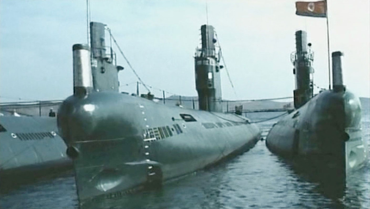 Tuy nhiên loại tàu ngầm này đã lạc hậu và đang bị loại bỏ dần. Năm 2015, một báo cáo của tình báo Mỹ về vụ chìm tàu hộ tống ROKS Cheonan của Hàn Quốc cho biết, Triều Tiên có 70 tàu ngầm không rõ chủng loại đang hoạt động, trong đó có khoảng 20 tàu ngầm lớp Romeo, 40 tàu ngầm ven biển (SSC) lớp Sang-O (“Cá Mập”) và 10 tàu ngầm hạng trung lớp Yono.