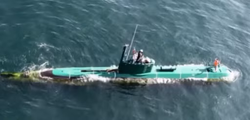 Hải quân Triều Tiên còn có khoảng 10 tàu ngầm hạng nhẹ (SSM) lớp Yono, có thể đây là thiết kế của Iran; tàu ngầm lớp Yono có trọng lượng choán nước 130 tấn, với hai ống phóng ngư lôi 533 mm và thủy thủ đoàn khoảng 20 người. Tàu có thể di chuyển với tốc độ 11 hải lý/ giờ trên mặt nước, nhưng chỉ 4 hải lý/giờ khi lặn.